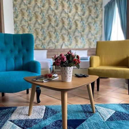 Delima Hotel & Homestay Порт-Диксон Экстерьер фото