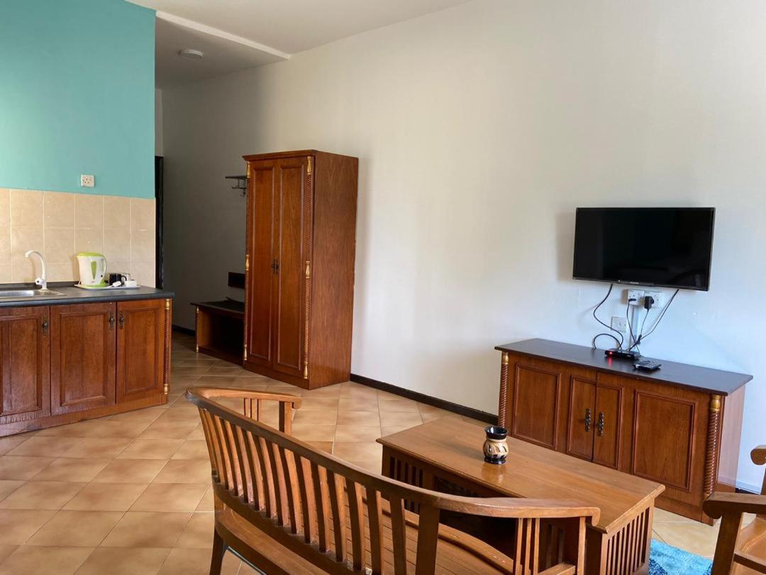 Delima Hotel & Homestay Порт-Диксон Экстерьер фото