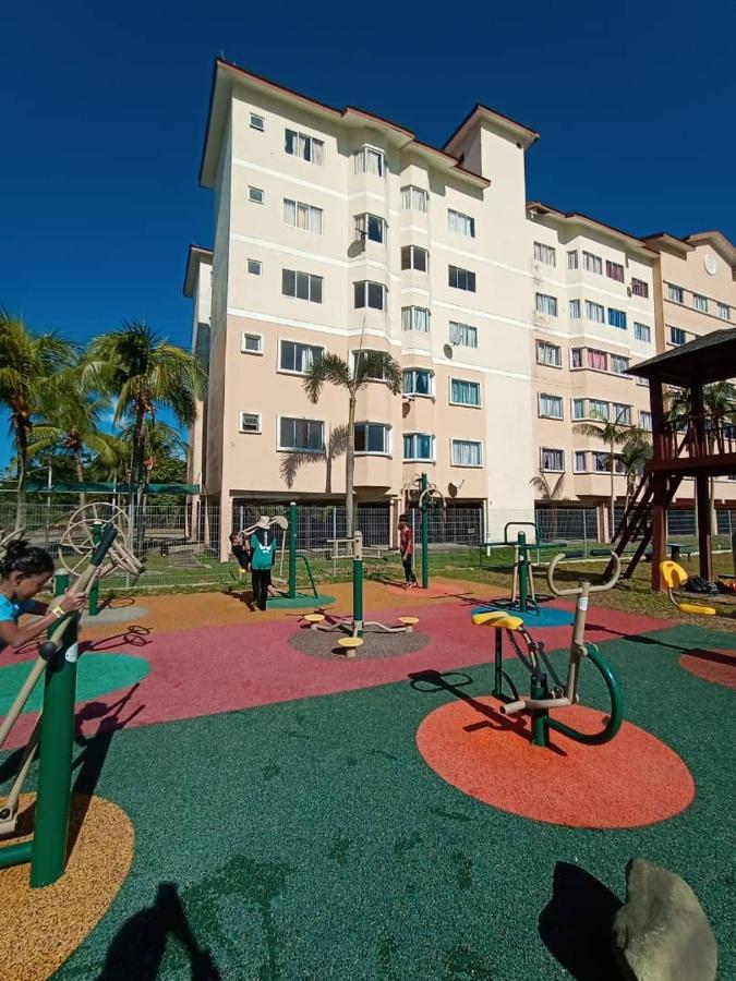 Delima Hotel & Homestay Порт-Диксон Экстерьер фото
